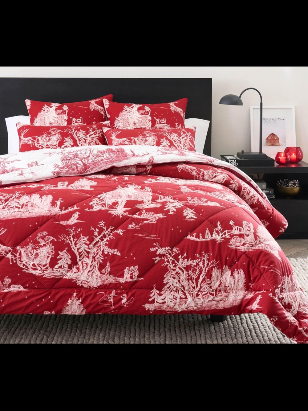 Pottery Barn Red & White Santa Toile Quilt Set King with 3 Euro Shams Reversible - Picture 6 of 8
